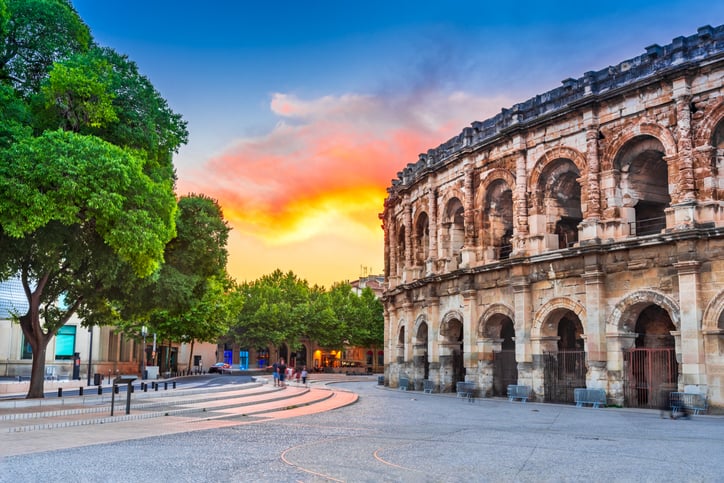 Quartier des ar&egrave;nes &agrave; N&icirc;mes, dans le Gard (France)