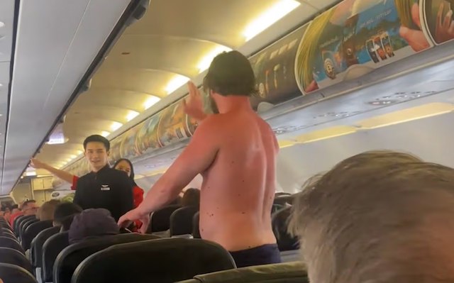 Capture d'&eacute;cran montrant le passager russe compl&egrave;tement ivre