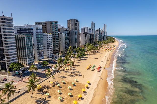 Vue a&eacute;rienne de la plage &laquo;&nbsp;Boa Viagem&nbsp;&raquo; &agrave; Recife (Br&eacute;sil)