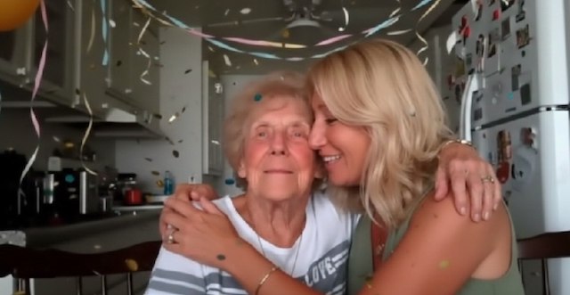 Muriel Connick (&agrave; gauche) et April Steele (&agrave; droite)