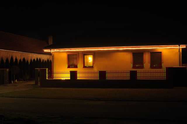 Maison dans la nuit