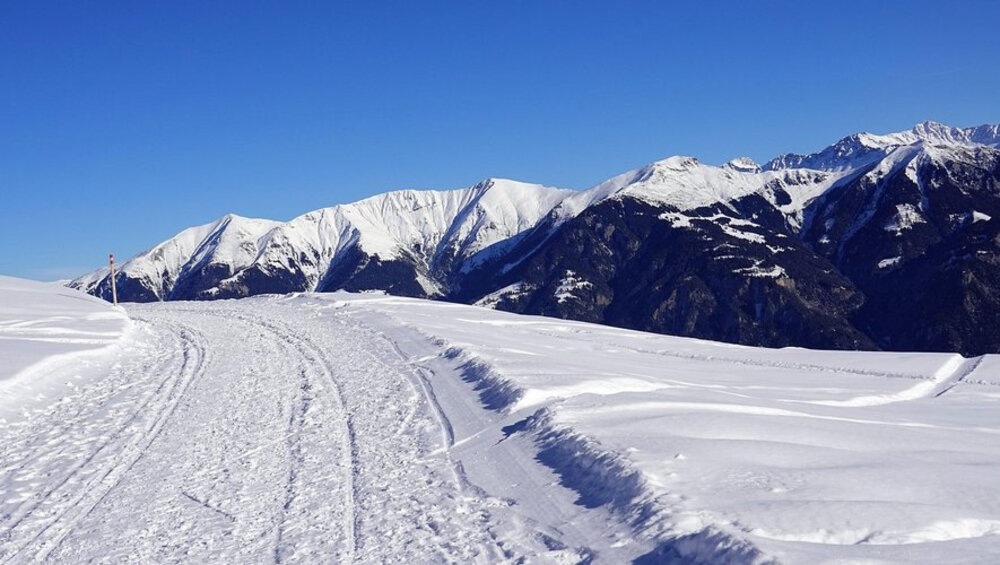 La montagne enneig&eacute;e dans la vall&eacute;e de Nuria