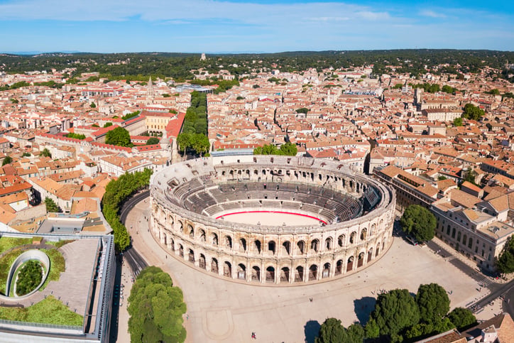 N&icirc;mes