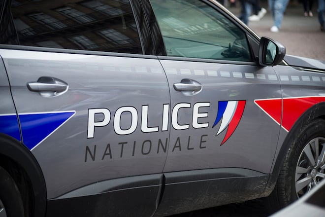 Une voiture de police