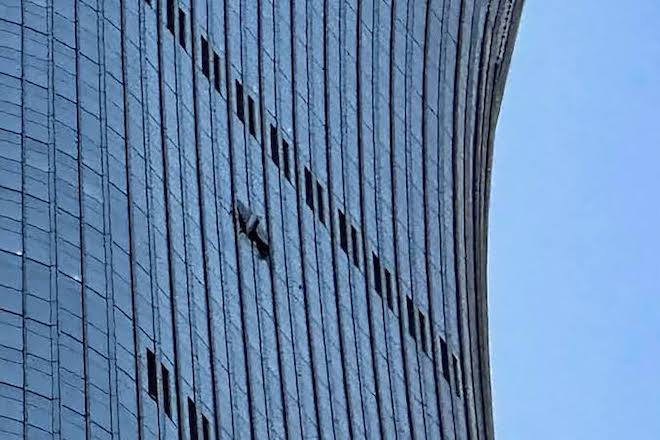 La tour Citic &agrave; P&eacute;kin percut&eacute; par un avion