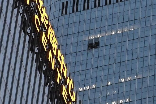 La tour Citic &agrave; P&eacute;kin percut&eacute; par un avion