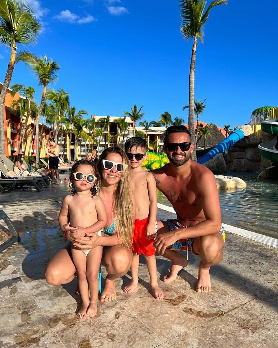 Le footballeur argentin Lucas Trejo et sa famille
