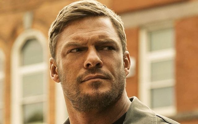 L'acteur Alan Ritchson dans la s&eacute;rie Reacher