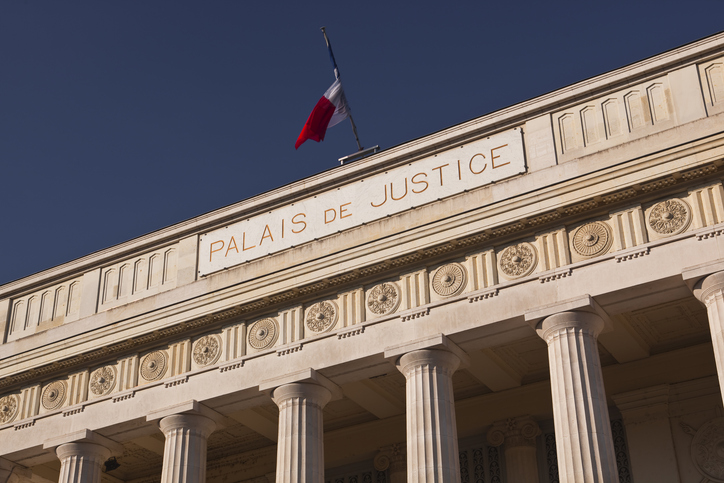 Fa&ccedil;ade d'un tribunal fran&ccedil;ais