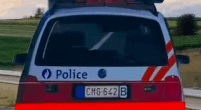 Le carton imprim&eacute; en voiture de police
