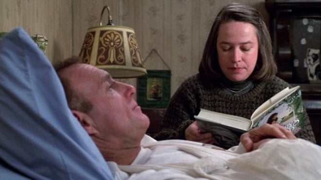 Kathy Bates et James Caan dans Misery