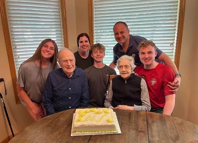 Kermit et Betty Eastman entour&eacute;s de leur famille
