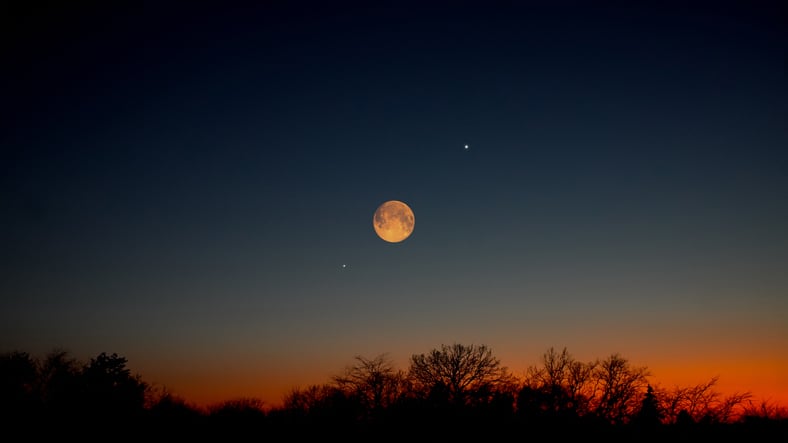 La pleine lune orange
