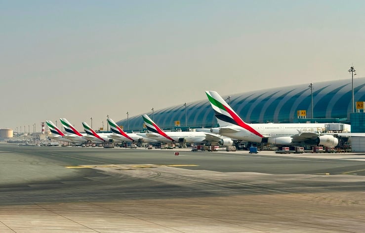 Des avions dans un a&eacute;roport
