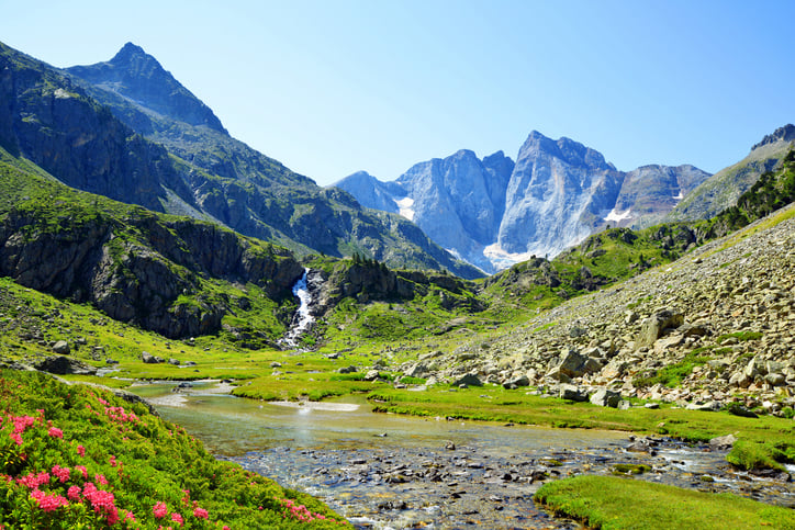 Les Pyr&eacute;n&eacute;es
