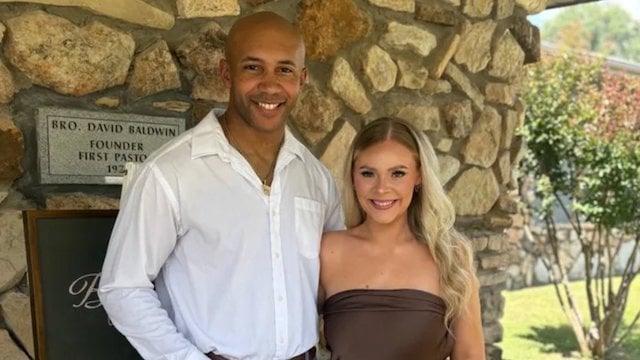 L&rsquo;agent Fred Marsh et sa fianc&eacute;e 