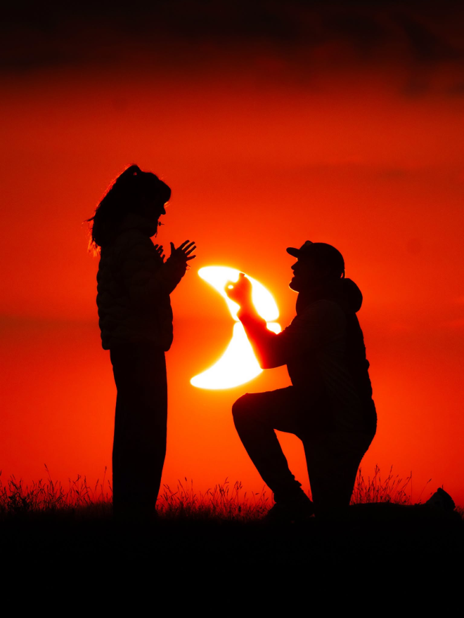 Une demande en mariage devant l'&eacute;clipse
