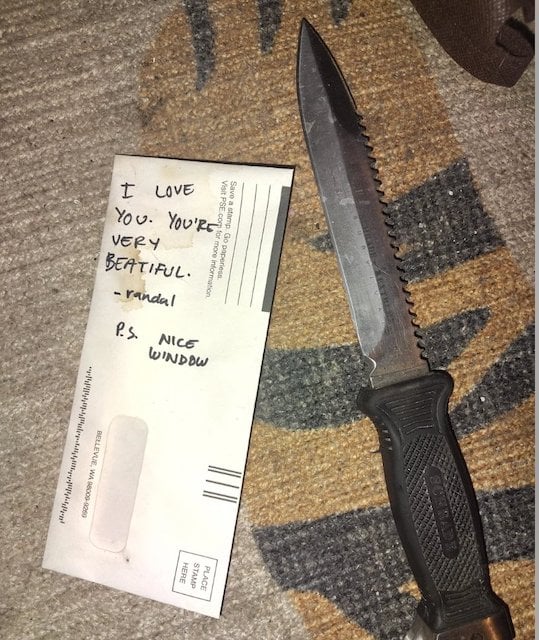 Les objets d&eacute;couverts dans la cave de l'auteure du post Reddit 