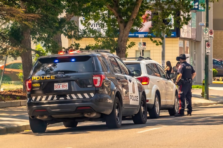 La police arr&ecirc;te une voiture