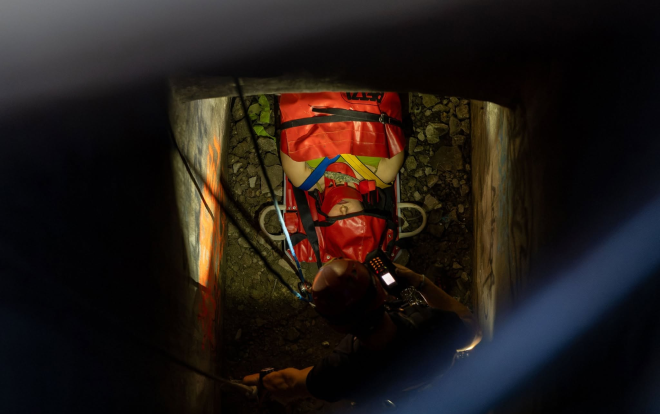 La femme dans les catacombes