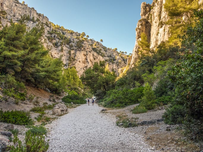 Le sentier de randonn&eacute;e dans le parc des Calanques de Marseille