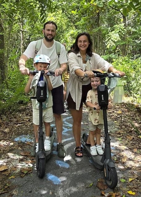 Ryan Blackley et son &eacute;pouse Jess, ainsi que leurs deux fils 