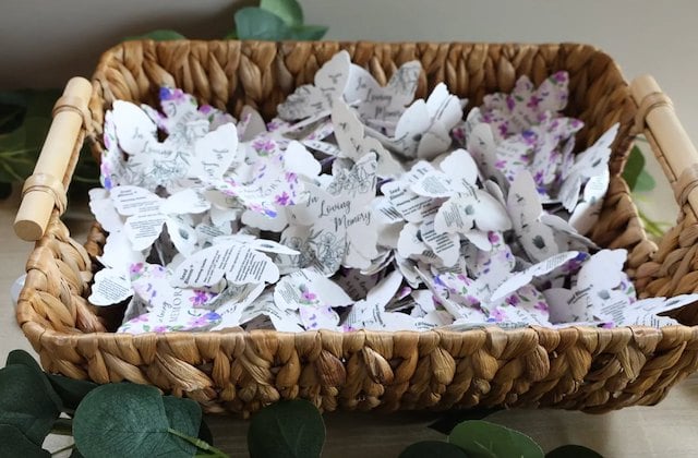 Papillons dans un panier