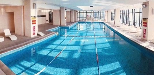 La piscine du complexe