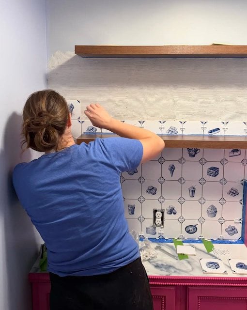 Sara Mathis en train de r&eacute;aliser les travaux
