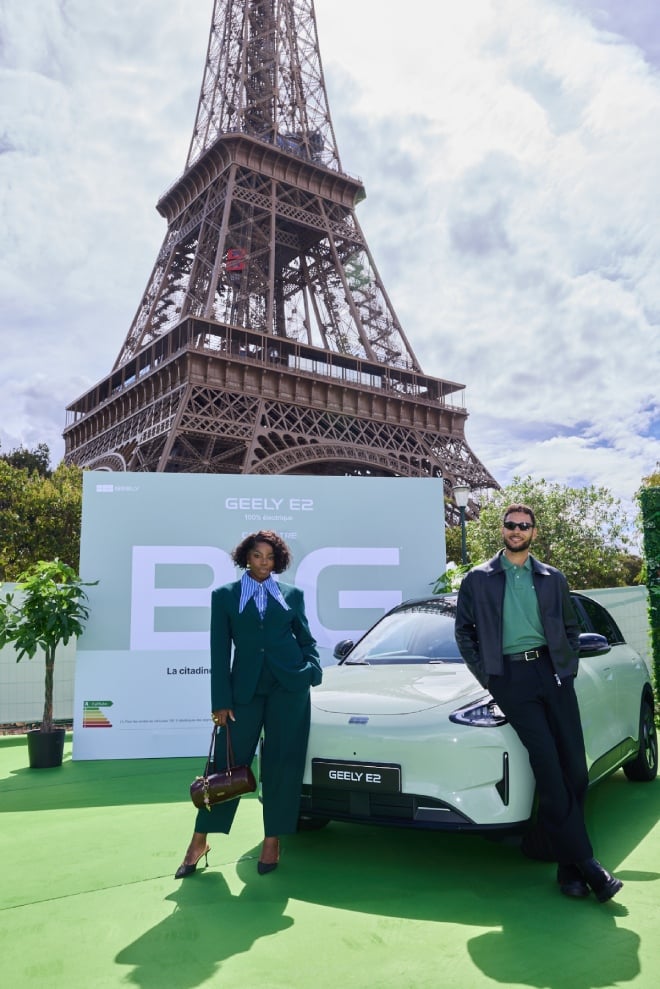 La Geeky E2 devant la Tour Eiffel &agrave; Paris