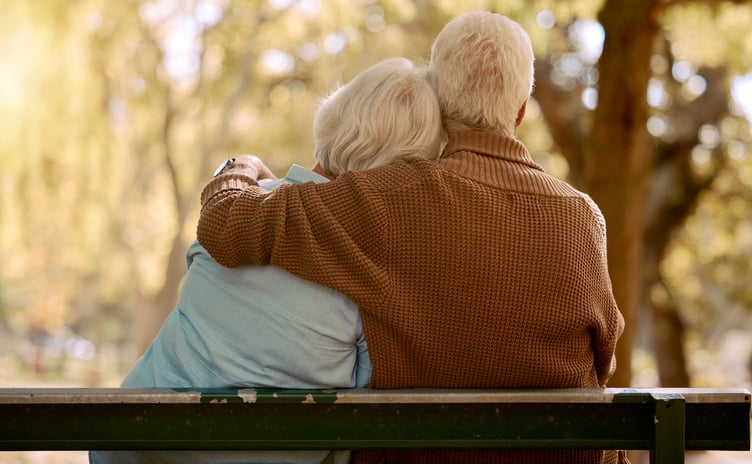 Un couple de personnes &acirc;g&eacute;es