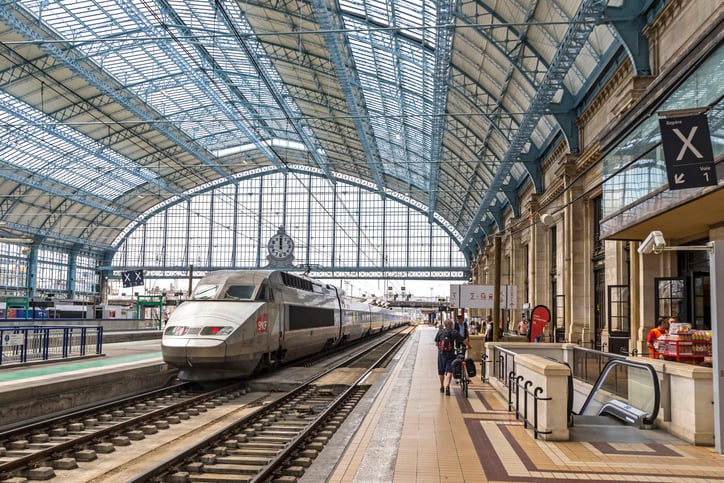 Un train dans la gare de Bordeaux