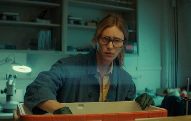 Mackenzie Davis dans la s&eacute;rie Below