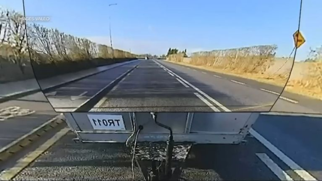 L'&eacute;cran derri&egrave;re le camion