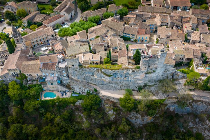 Le village d'Aigu&egrave;ze
