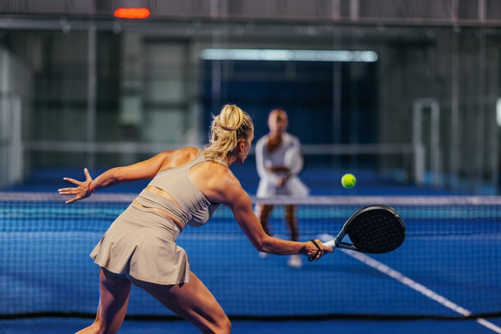 Une joueuse de padel