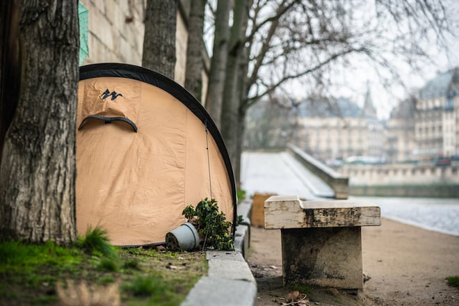 Une tente de sans-abri