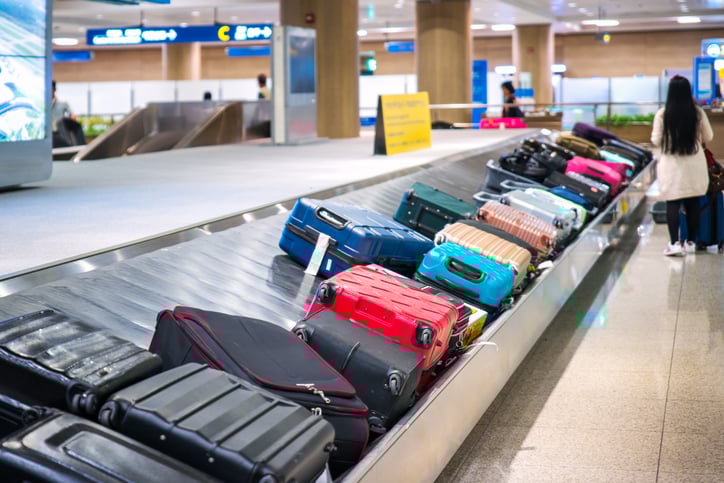 Des valises &agrave; l'a&eacute;roport