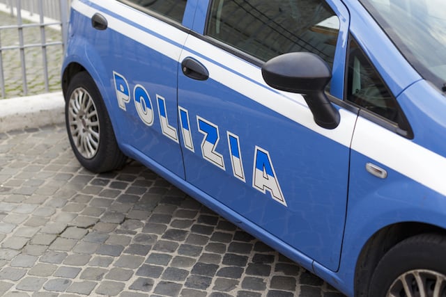 Une voiture de police en Italie