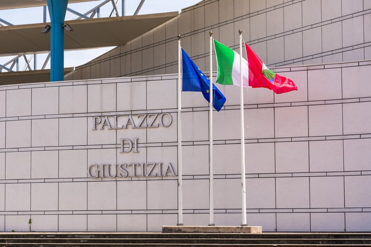 Fa&ccedil;ade d'un palais de justice italien