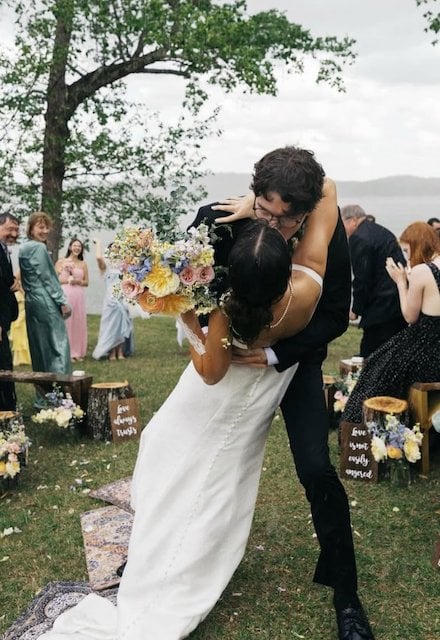 Faith et Thad Barrington le jour de leur mariage