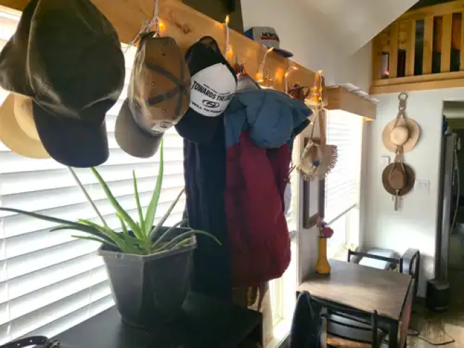 Les crochets fix&eacute;s aux poutres