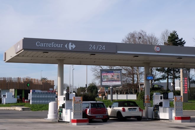 Une station-service l'enseigne Carrefour