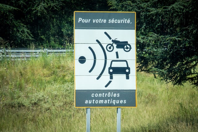 Panneau indiquant un radar