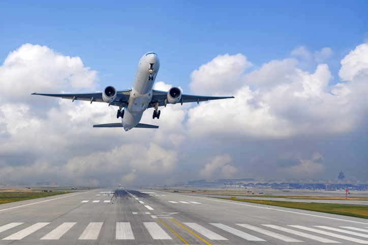 Un avion d&eacute;colle