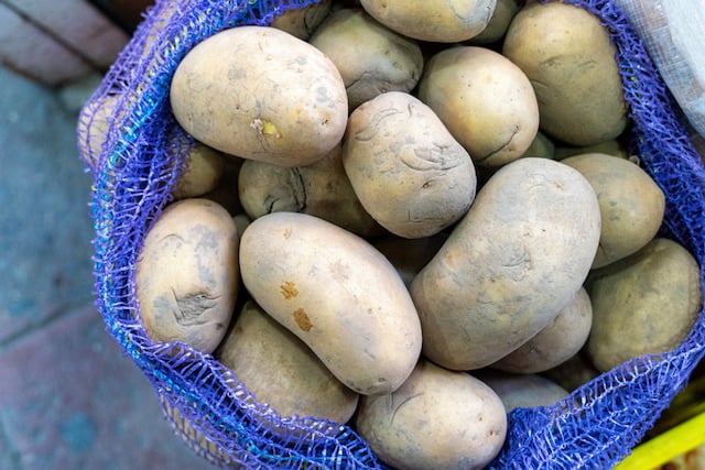 Pommes de terre dans un sac