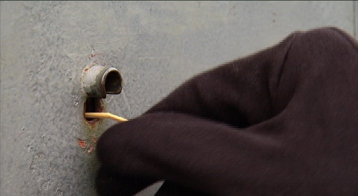 Une cure-dent dans une serrure