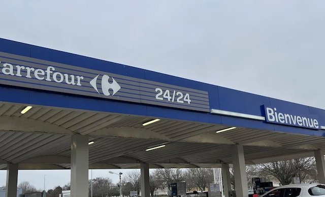 Station essence Carrefour