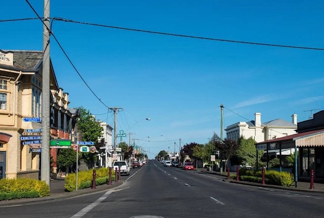 Photo de la rue principale de la ville de Koroit, dans l'&Eacute;tat de Victoria, en Australie