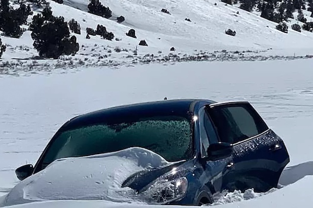 C'est un miracle», coincé dans sa voiture en pleine tempête de neige, cet  homme de 81 ans a survécu pendant une semaine